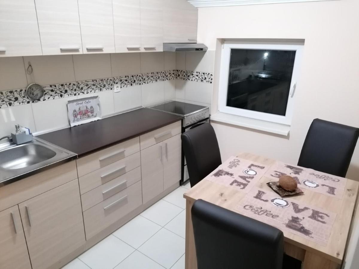 Apartman Dionis Sm Sremska Mitrovica Buitenkant foto