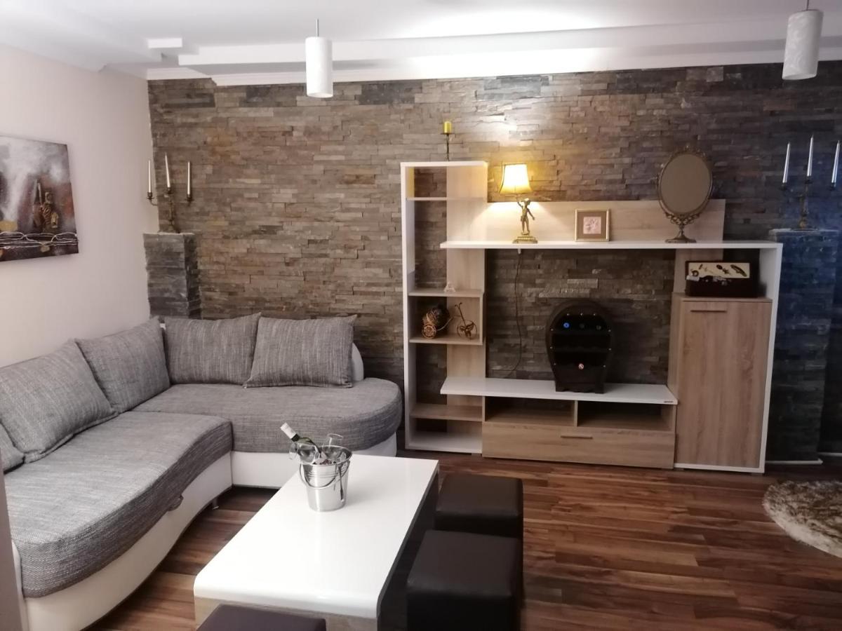 Apartman Dionis Sm Sremska Mitrovica Buitenkant foto