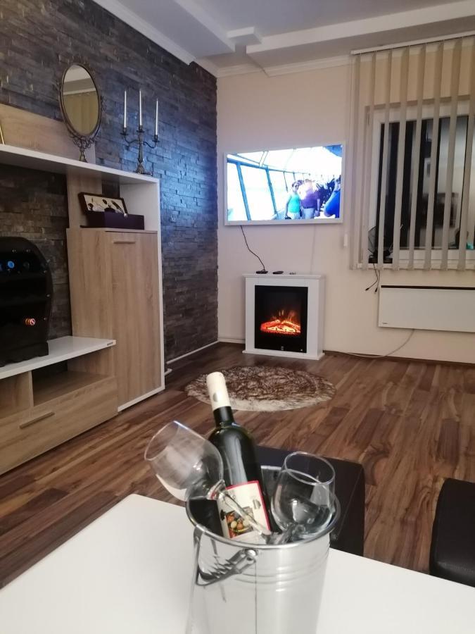 Apartman Dionis Sm Sremska Mitrovica Buitenkant foto
